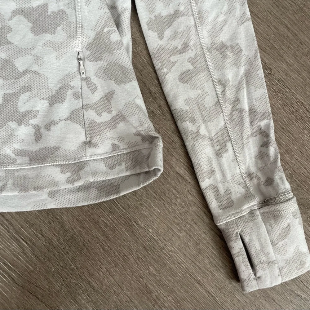 Lululemon Its Rulu Run Long Sleeve Shirt
Heritage Camo Jacquard Vapor Gull Grey - Picture 4 of 8